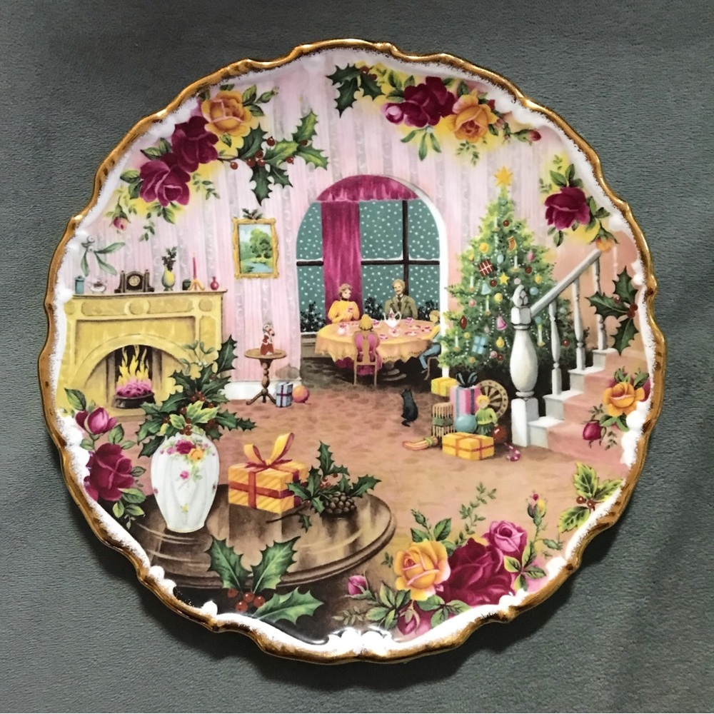 Royal Albert Plate - Christmas at Home Christmas Magic Collector Plate 1988